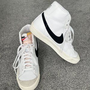 Nike Women's Blazer Mid 77 Shoes, Size 8